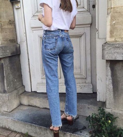 Fashion Gone Rouge, Levis Vintage, Jean Vintage, All Jeans, Vintage Levis Jeans, Mode Inspiration, Slim Legs, Vintage Jeans, Vintage Levis