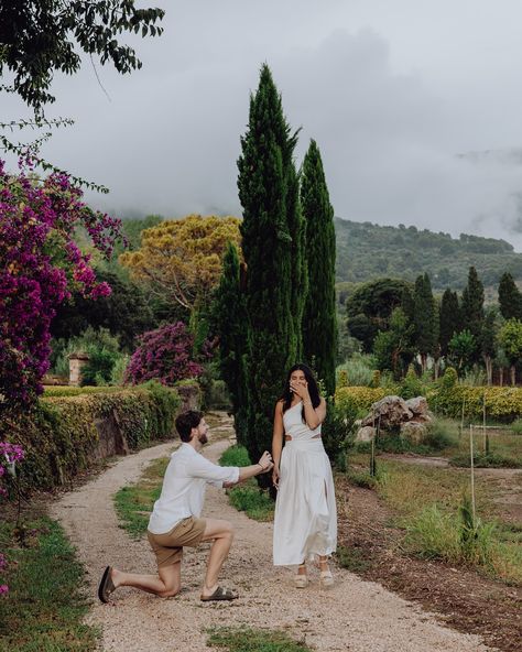 The best reaction!!!! Capturing proposals is so much fun. As well as a little stressful. Making sure all the meticulous planning comes to together. But totally worth it when you see smiles like these. Thank you to the team at @hotelfincacanai and the rain for stopping for 15 minutes ☔️☀️ 💍 And thank you to Ryan and Danielle for being absolutely adorable and reminding why I love what I do ❤️ Proposal In The Rain, Private Proposal Ideas, Brown Wedding, Proposal Ideas, In The Rain, The Team, Worth It, 15 Minutes, The Rain