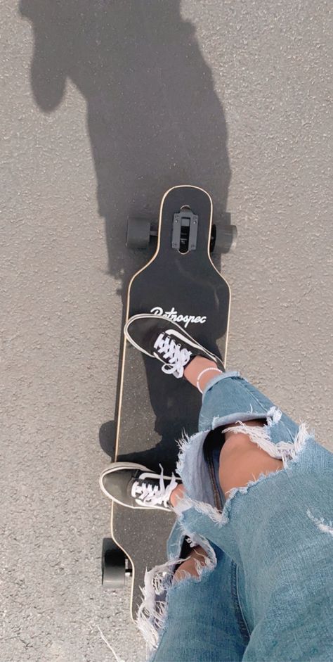 Cool Longboards, Longboard Aesthetic, Long Boarding, Skateboard Photos, Skate Aesthetic, Longboard Design, Skateboard Aesthetic, Skater Outfits, Skateboard Photography