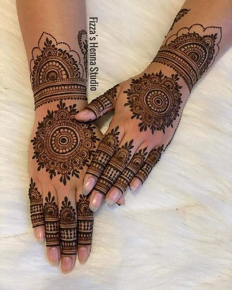 Henna Designs Back, Palm Mehndi Design, Mehndi Designs Bridal Hands, Beginner Henna Designs, Mehndi Designs For Kids, Simple Mehndi Designs Fingers, Very Simple Mehndi Designs, Pretty Henna Designs, Full Mehndi Designs