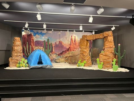 Vacation Bible School Themes, Wild West Theme, Stage Ideas, Vbs Themes, Holiday Club, Wilde Westen, Vbs Crafts, Cowboy Birthday, Camping Theme