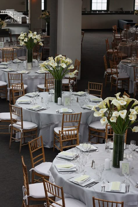 Tall Flower Centerpieces, Calla Lillies Wedding, Tall Arrangements, Calla Lily Centerpieces, Lily Centerpieces, White Calla Lilies, Tall Centerpiece, White Lily Flower, Calla Lily Wedding