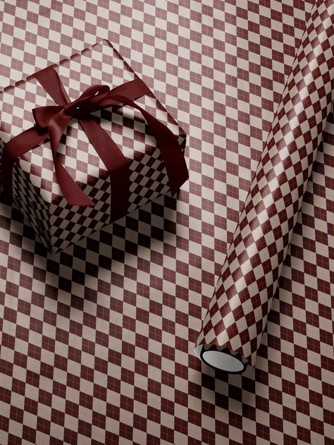 Our Christmas Red Arygle Wrapping Paper showcases a red and white argyle pattern, giving a vintage, throwback feel. Perfect for traditional holiday decor, this high-quality wrap adds a classic touch to your gifts. 𝐌𝐚𝐭𝐞𝐫𝐢𝐚𝐥𝐬 ----------------------- All wrapping paper is printed in full color. Matte is printed on a 24# coated bond paper and gloss is 185 gsm. 𝐒𝐢𝐳𝐞𝐬 𝐀𝐯𝐚𝐢𝐥𝐚𝐛𝐥𝐞 ------------------------- 30" x 72" 30" x 180" 𝐇𝐨𝐰 𝐭𝐨 𝐎𝐫𝐝𝐞𝐫 ----------------------------- 1. Vintage Present Wrapping, Aesthetic Christmas Wrapping Paper, Vintage Wrapping Paper Christmas, Aesthetic Gift Wrap, Classic Christmas Wrapping, Aesthetic Wrapping Paper, Christmas Present Wrapping, Vintage Gift Wrapping, Plaid Gift Wrapping