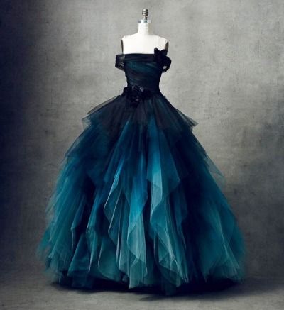 파티 드레스, Cute Prom Dresses, Fantasy Gowns, Pretty Prom Dresses, Fairytale Dress, Fantasy Dress, Gorgeous Gowns, Marchesa, Blue And Black