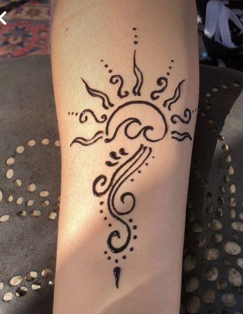 Cool Henna Tattoos, Hanna Tattoo, Cool Henna, Small Henna Tattoos, Small Henna Designs, Henne Tattoo, Cream Tattoo, Cute Henna Designs, Cute Henna Tattoos