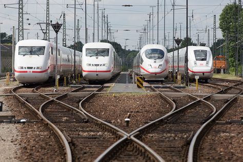 30 years of high-speed rail in Germany - the ICE celebrates its birthday Europe Train, Rail Transport, High Speed Rail, Best Casino Games, Buses And Trains, Ho Trains, Electric Train, Speed Training, Train Pictures