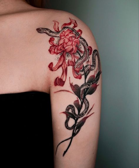 Small Bff Tattoos, Red Ink Tattoo Ideas, Lilly Tattoo Design, Ink Tattoo Ideas, Dragon Tattoo Ideas, Lillies Tattoo, Red Spider Lily, Spider Lily, Clever Tattoos