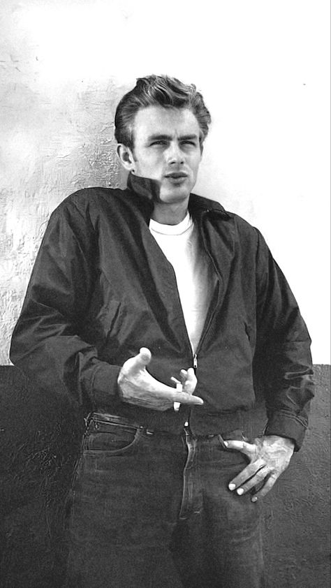 James Dean Pictures, James Dean Style, Jean Dean, 1950s Man, 50s Aesthetic, James Dean Photos, Jimmy Dean, Hollywood Men, Hooray For Hollywood