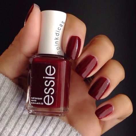 22 Chic Autumn Nail Colors You’ll Want to Buy ASAP Red Nails Essie, Autumn Nail Polish, Nail Polish Essie, Nagel Stamping, Nails Essie, Deep Red Nails, Dark Red Nails, Autumn Nail, New Nail Polish