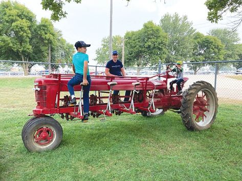 Gary Snyder, Cool Things To Build, Pedal Tractor, Farm Show, Tractor Idea, Tractor Implements, International Tractors, Farmall Tractors, Backyard Buildings