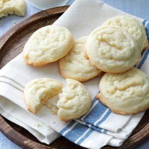 Amish Sugar Cookies Recipe from Taste of Home -- shared by Sylvia Ford of Kennett, Missouri Amish Sugar Cookies Taste Of Home, Amish Cookies, Amish Sugar Cookies, Pie Pops, Best Sugar Cookies, Recipes Christmas, Amish Recipes, Think Food, Cookies Recipes