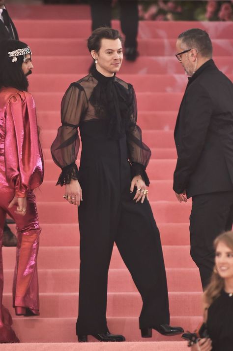 Harry Styles Met Gala, Androgynous Men, Harold Styles, Harry Styles Outfit, Gala Outfit, The Met Gala, Harry Styles Wallpaper, Harry Styles Pictures, Mr Style