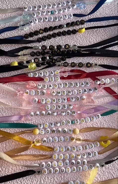 Concert Friendship Bracelets, Ribbon Friendship Bracelet, Taylor Bracelets, Cultural Crafts, Cute Friendship Bracelets, Homemade Bracelets, Taylor Swift Tour Outfits, Bracelet Inspo, Friendship Bracelets Designs