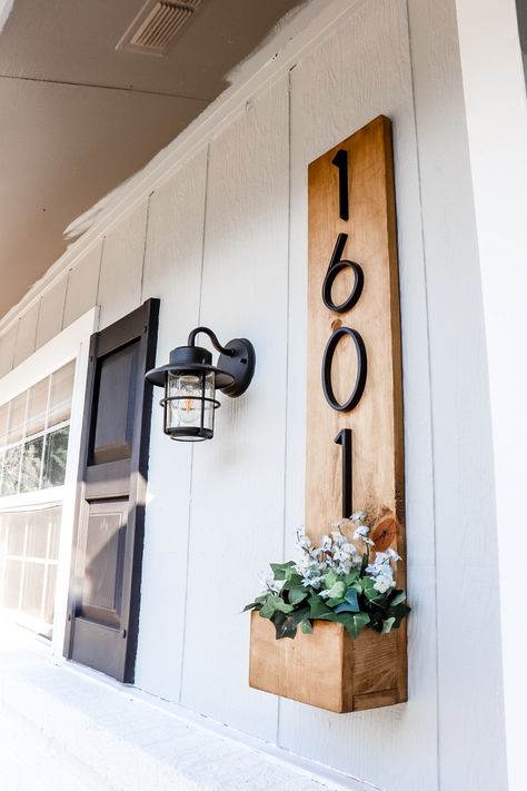 Diy House Number Sign, Farmhouse House Numbers, Diy Address Sign, Door Number Sign, Modern House Numbers Sign, Improve Curb Appeal, House Numbers Diy, Diy Baskets, Number Ideas