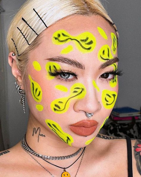 Feeling Spicy, Cool Face Paint, Face Paint Makeup, Face Art Makeup, Halloween Makeup Inspiration, Halloween Tattoo, Smink Inspiration, Dope Makeup, Face Painting Halloween