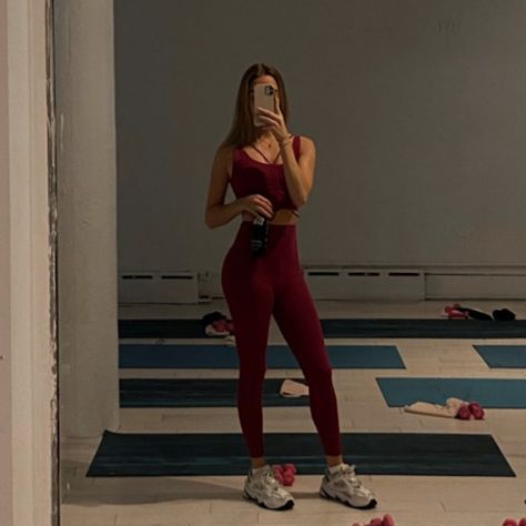 Red Fitness Aesthetic, Red Smoothie Girl Aesthetic, Red Smoothie, Vision 2024, Hourglass Body Shape, Yoga Aesthetic, Wellness Club, Red Pictures, Art Of Seduction