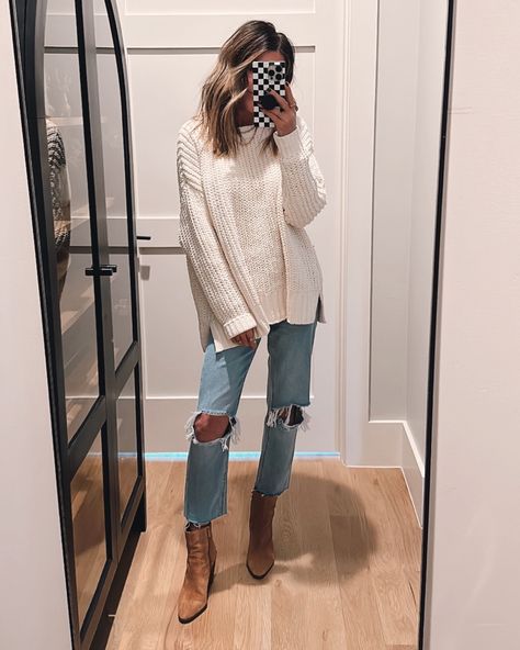 2024 Outfit Ideas For Women, 2023 Women’s Style, Womens Jeans And Sweater Outfit, Cozy Corporate Outfits, Outfits For Winter Women, Denver Colorado Winter Outfits, Winter Bridal Shower Outfit For Guest, Slouchy Sweater Outfits, Mom Fall Fashion