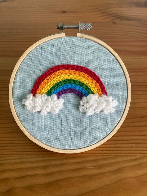 Cloud Embroidery Pattern, Embroidery Clouds Tutorial, Cloud Embroidery Design, Cute Easy Embroidery Ideas, Embroidery Clouds, Easy Embroidery Ideas, Rainbow Embroidery Pattern, Small Embroidery Designs, Clouds Embroidery