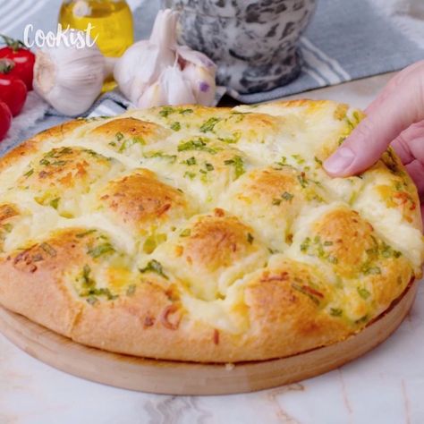 Pastry Basket, Cookist Wow, Homemade Garlic Bread, Cheesy Garlic Bread, Cheese Rolling, Cheesy Bread, Dinner Bread, Cheese Bread, Bread Basket