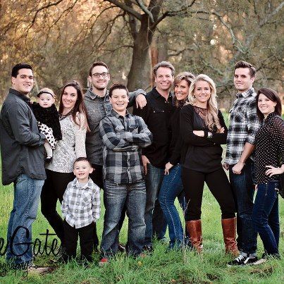 Family Pose - Davis, J & P Large Family Photography, Large Family Poses, Family Photo Colors, Big Family Photos, Large Family Photos, Family Portrait Poses, Family Of 6, Family Picture Poses, Photography Poses Family