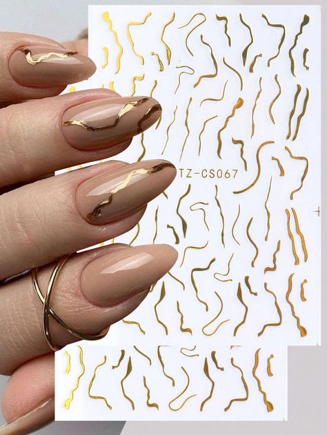 Gold Nails Almond, Feminine Manicure, Metallic Gold Nails, Tulip Nails, New Years Nail Art, Line Nail Art, Heart Purple, Minimal Boho, Colorful Nail