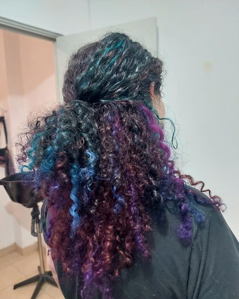 🦄 Alt Curly Hair Dye, Red Hair On Curly Hair, Curly Hair Peekaboo, Peekaboo Hair Color Curly, Curly Hair Peekaboo Color, Curly Hair Dye Ideas, Hair Peekaboo, Hair Color Curly, Blue Curly Hair