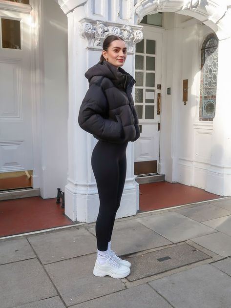 How To Style The Short Puffer Jacket | Peexo | Bloglovin’ Winter Short Outfits, Black Cropped Puffer Jacket Outfit, Nike Puffer Jacket Outfit, Snowfall Outfits, Nz Outfits, Short Puffer Jacket Outfit, Puffer Jacket Outfit Aesthetic, Winter Outfits Puffer Jacket, Cropped Puffer Jacket Outfit