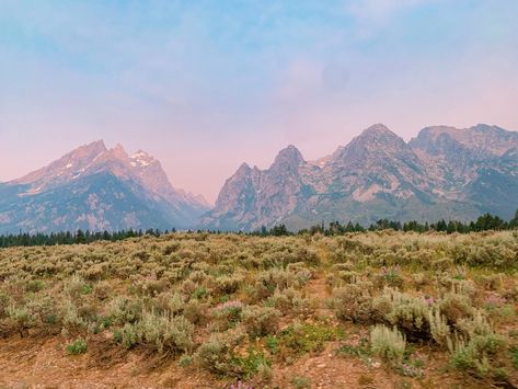 granola girl aesthetic, mountain views, summer, hiking, national parks, nature vibes. Granola Desktop Wallpaper, Granola Widgets, Granola Girl Wallpaper, Granola Girl Aesthetic Wallpaper, Patagonia Summer, Oregon Aesthetic, Mountain Aesthetic, Granola Girl Aesthetic, Nature Vibes