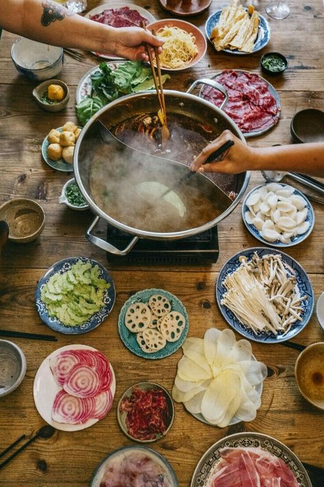 Hot Pot Recipe, Shabu Shabu, Asian Inspired Recipes, Japan Food, Hot Meals, Hot Pot, Korean Food, Chopsticks, Food Preparation