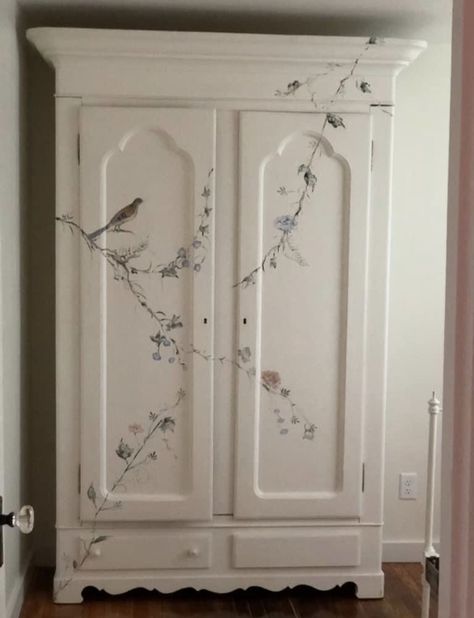 Armarios Pintados Ideas, Painted Drawers Ideas, Closet Painting Ideas Aesthetic, Painted Wardrobe Ideas, Painted Wardrobe Doors, Wardrobe Painting, Closet Painting, Floating Nightstand Ideas, Wardrobe Art