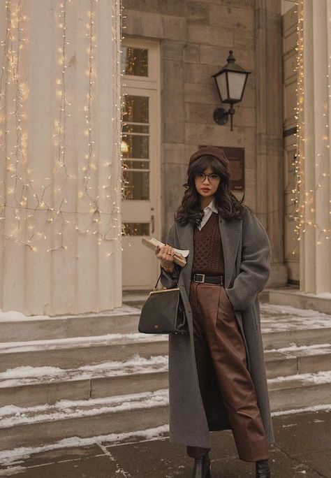 Classic Academia Aesthetic Outfit, Dark Academia Outfit Winter, Academia Aesthetic Outfit, Dark Academia Outfits, Dark Academia Outfit, Dark Academia Style, Academia Outfits, Academia Style, Academia Fashion