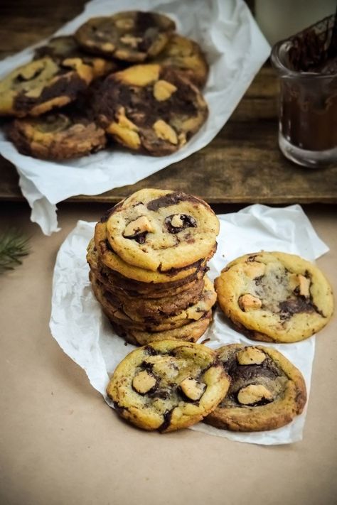 PEANUT BUTTER & CHOCOLATE FUDGE SWIRL MOOSE TRACKS COOKIES - 📷 FOOD PHOTO SHOOT 📷 — Steemit Peanut Butter Cup Fudge, Moose Tracks, Cake Treats, Ice Cream Flavor, Baking Journal, Chocolate Peanut Butter Fudge, Bake Sale Recipes, Bbq Pizza, Holiday Cookie Exchange