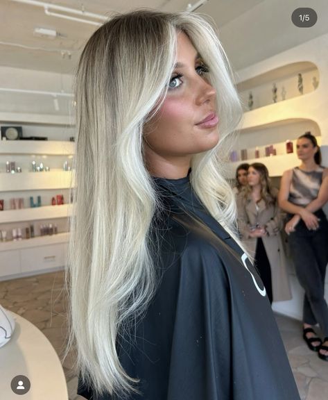 Bright Blonde Ombre, Platinum To Dimensional Blonde, Light Blonde Hair Root Smudge, Blond Root Smudge, Bright Blonde Hair Dark Roots, Platinum Root Smudge, Blended Blonde Roots, Full Head Blonde Highlights Shadow Root, Bright Blonde With Root Smudge