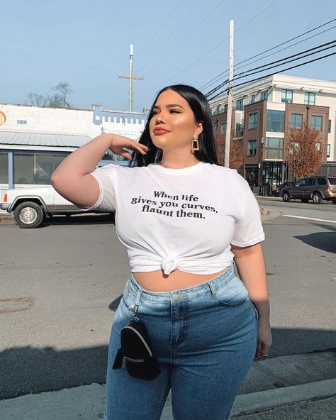 ERIKA AGUILERA on Instagram: “When life gives you curves, flaunt them. ✨ @boohoo |  #boohoo #boohoobabes #boohoocurve #boohooplus” Edgy Plus Size Outfits, Tokyo Street Fashion, Chubby Fashion, Hipster Grunge, Look Plus Size, Foto Poses, Curvy Girl Outfits, Curvy Girl Fashion, Grunge Style