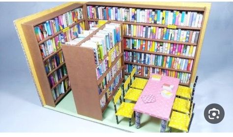 Cardboard Library, Miniature Classroom, Library Diy, Library Card Holder, Diy Library, Library Corner, Miniature Library, Books Display, Cardboard Model