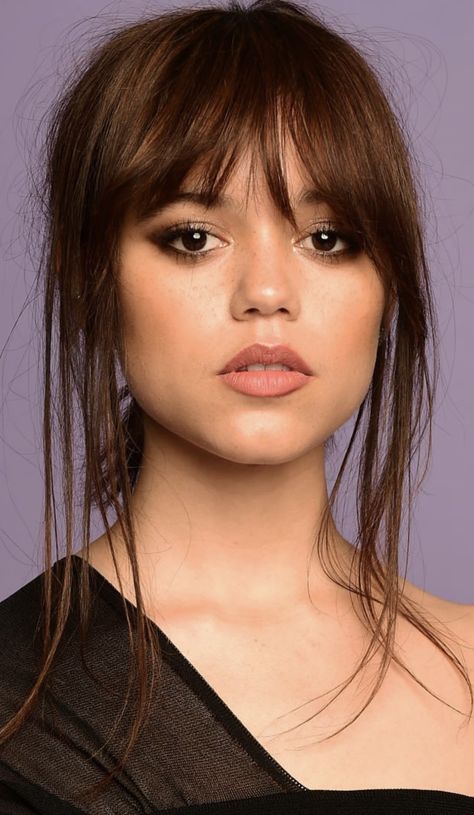 Jenny Ortega Hair Bangs, Jenny Ortega Hair, Jenna Ortega Bangs, Jennifer Ortega, Franje Pony, Modern Bangs, Bangs Haircut Ideas, Gina Ortega, Haircut Ideas Trendy