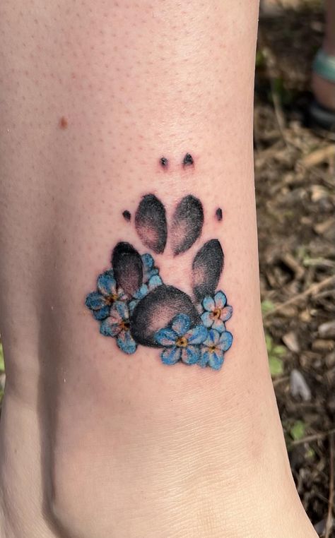 Dog Paw Tattoos For Women With Flowers, Dog Print Flower Tattoo, Dog Paw Tattoo With Flowers, Daisy Dog Tattoo, Remembrance Tats, Dog Remembrance Tattoo, Dog Paw Tattoo Ideas, Paw Tattoo Ideas, Paw Print Tattoo Dog