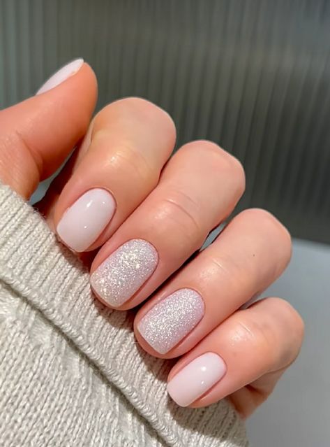 Nails 2 Colors, Manicure Ideas Summer, Nails New Design, Unghie Sfumate, Milky Nails, Short Gel Nails, Nails Now, Simple Gel Nails, Nails Colors