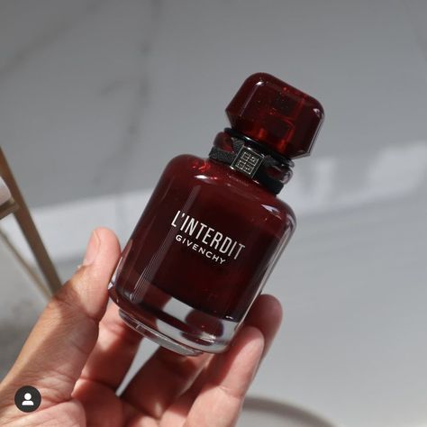 Parfum Givenchy, Givenchy Perfume, Victoria Secret Body Mist, Wine Hair, Perfume Collection Fragrance, Red Makeup, Healthy Skin Tips, Perfume Scents, Perfume Lover