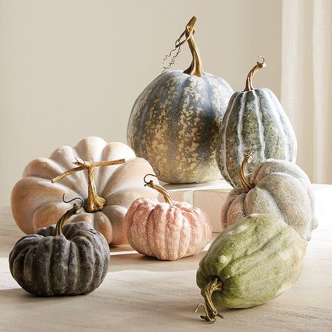 Porch Steps Decor, Harvest Dinner Ideas, Apartment Halloween Decor, Dough Bowl Ideas, Porch Fall Decorating Ideas, Cozy Terrace, Coastal Autumn, Fall Patio Decor, Country Garden Ideas