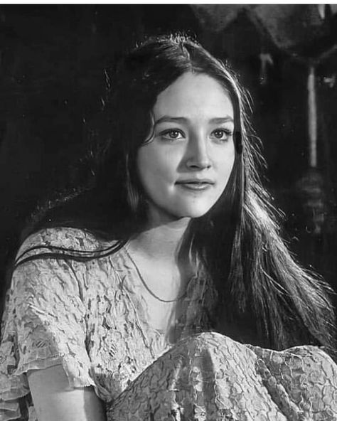 Olivia Hussey, 1960s Hair, Ariana Greenblatt, Model Face, Vintage Portraits, Fashion Attire, Beauty Icons, 인물 사진, Romeo And Juliet