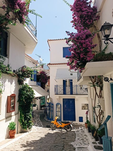 Skiathos Town, Greece Island. Summer and sea Bloxburg Greece Town, Greece Town Aesthetic, Greece Homes Interior, Greece Skiathos, Greece Aesthetics, Greece Homes, Skiathos Greece, Greece House, Greek Town