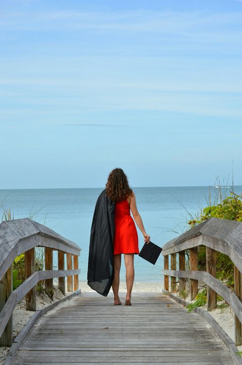 Beach Graduation Pictures, Cap And Gown Pictures, Senior Photoshoot Poses, Beach In Florida, College Graduation Pictures, Graduation Photography Poses, Graduation Picture Poses, Grad Photoshoot, Graduation Photography