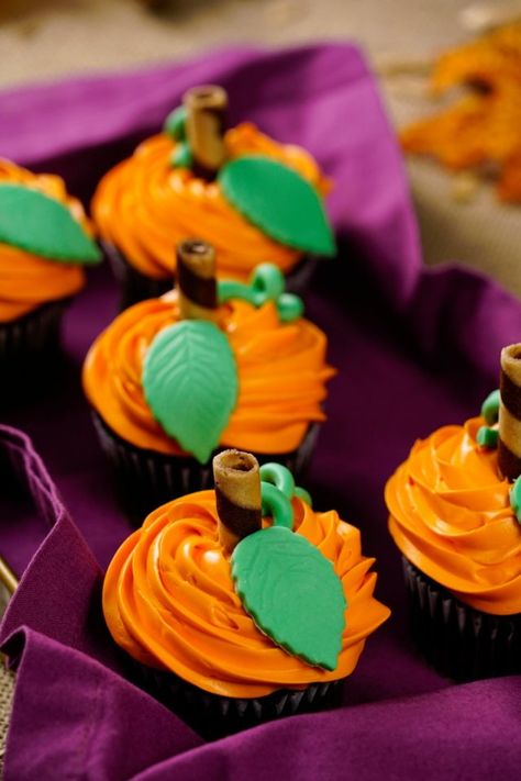 Cupcakes de Calabaza Cupcakes Para Halloween, Muffin Halloween, Halloween Muffin, Haloween Cakes, Autumn Cupcakes, Halloween Cupcake Cake, Scary Halloween Cakes, Gluten Free Cupcake Recipe, Cupcakes Halloween