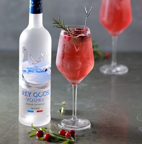 Grey Goose Drinks Recipes, Grey Goose Drinks, Holiday Mimosa, Flavored Vodka Drinks, Grey Goose Martini, Grey Goose Cocktails, Cherry Jello Shots, Christmas Spritz, Christmas Cocktails Vodka