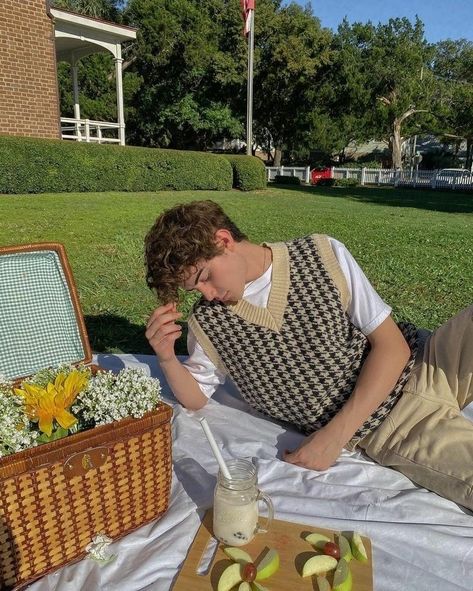 Picnic Fits Men, Mens Picnic Outfit, Picnic Outfit Ideas Men, Picnic Outfits Men, Picnic Aesthetic Outfit Men, Date Outfit Guys, Cottagecore Guy, Picnic Date Outfit, Picnic Date Outfits