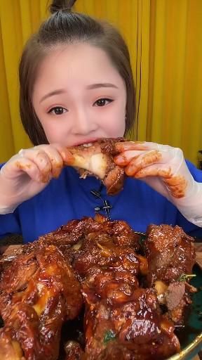 Asmr Videos Food Eating Noodles, Mukbang China, Asmr Cibo, Housekeeping Quotes, Chili Noodles, Mukbang Korean, Mukbang Videos, Noodles Chicken, Chili Chili