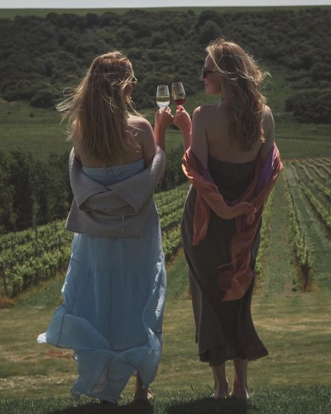 Summer, sunshine and a vineyard. A vineyard near the sea. What could be more wonderful? 📍@rathfinnyestate #englandlove #englishvineyard #uktravel #visitsussex Autumn Vineyard Wedding, Fall Winery Aesthetic, Wine Couple Photography, Vineyard Photoshoot Ideas, California Vineyard Aesthetic, Winery Aesthetic Photos, Winery Inspo Pics, Wine Tasting Pictures, Bachelorette Vineyard