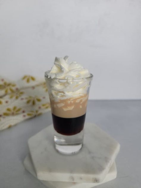 10 of the Best Kahlua and Baileys Shots Baileys Shots Recipes, Kaluah Drinks Easy, Oatmeal Cookie Shot Recipes, Coffee Shots Alcohol, Layered Shots Recipes, Baileys Shot Recipes, Shots With Kahlua, New Year’s Eve Shots, Cocktails With Kahlua