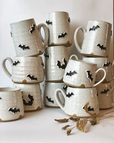 Halloween Pottery Ideas Ceramics, Spooky Ceramic Ideas, Halloween Pottery Ideas, Halloween Ceramics Ideas, Wheel Ceramics, Halloween Ceramics, Fall Pottery, Halloween Pottery, Bat Mug